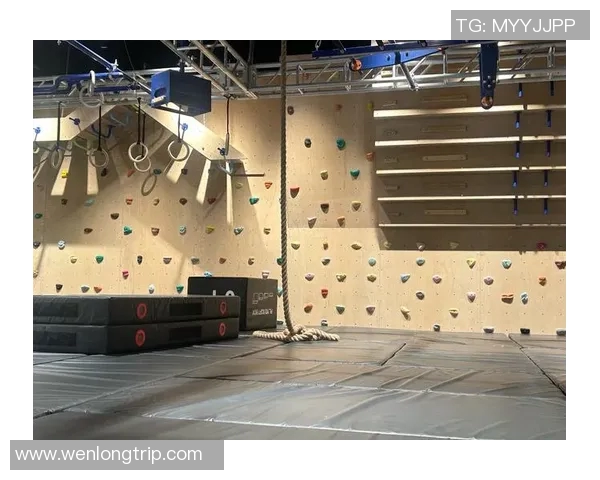 重庆攀岩队的比赛经验分享与攀岩技巧探讨聚焦攀岩的魅力与挑战 重庆攀岩队的比赛经验分享与攀岩技巧探讨聚焦攀岩的魅力与挑战